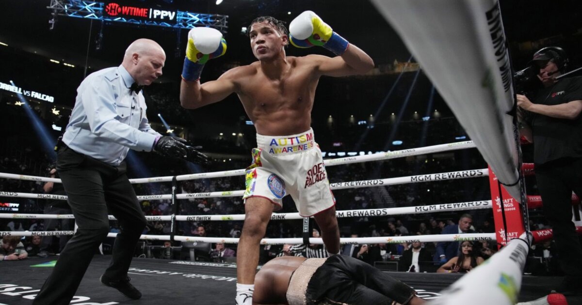 Cubano David Morrell retiene cinturón mundial con KO en primer asalto